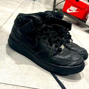 Air Force 1 mid size 7.5